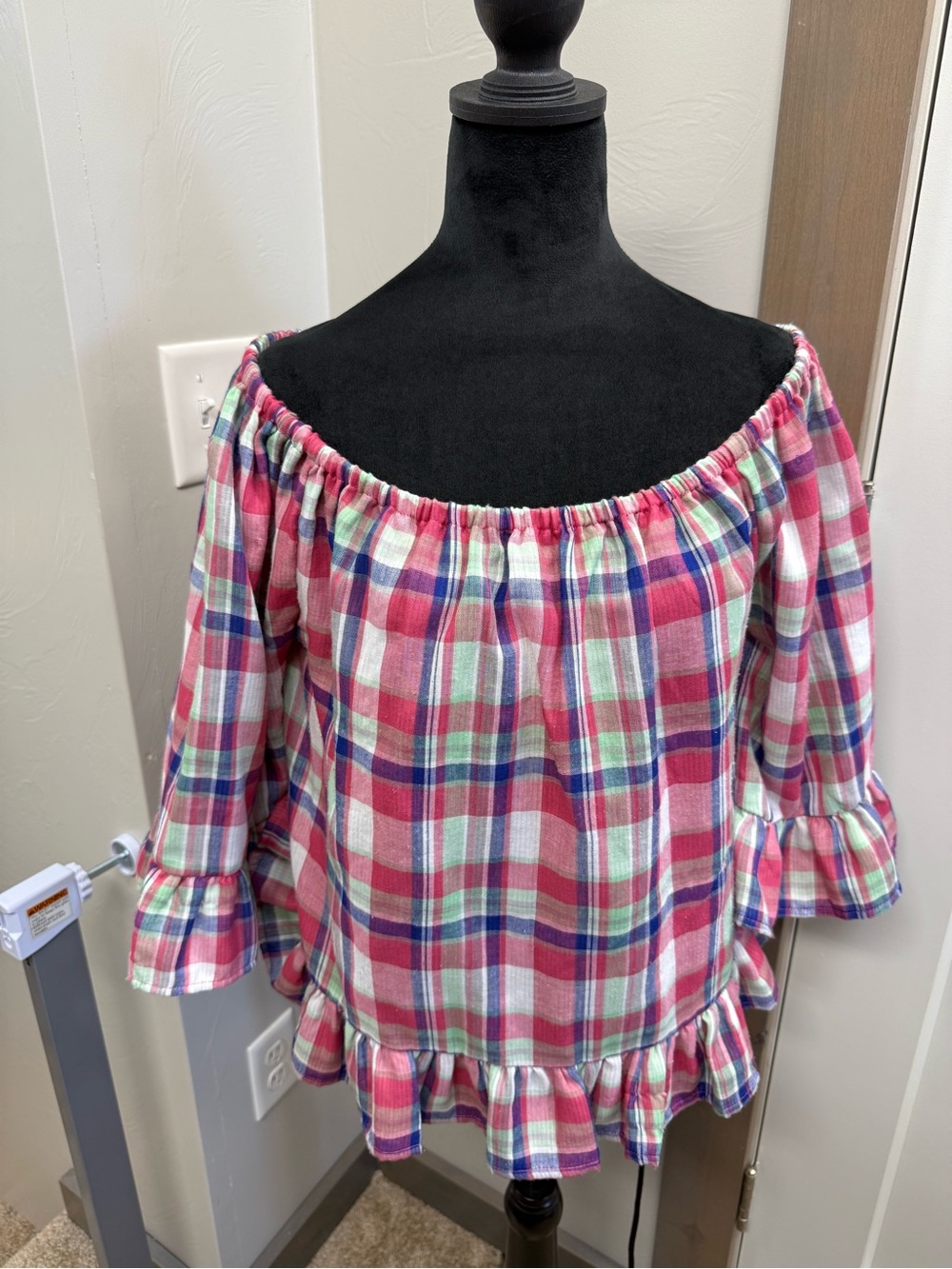 Jane & Delancey Boatneck Plaid Pink Ruffle Blouse Flowy Bell Wide Sleeve Rayon M